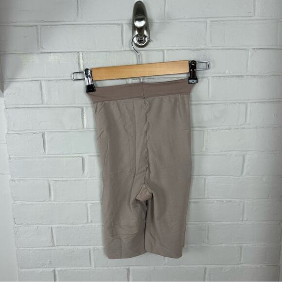 SPANX Neutral Biker Shaping Shorts Size E - Picture 6 of 8